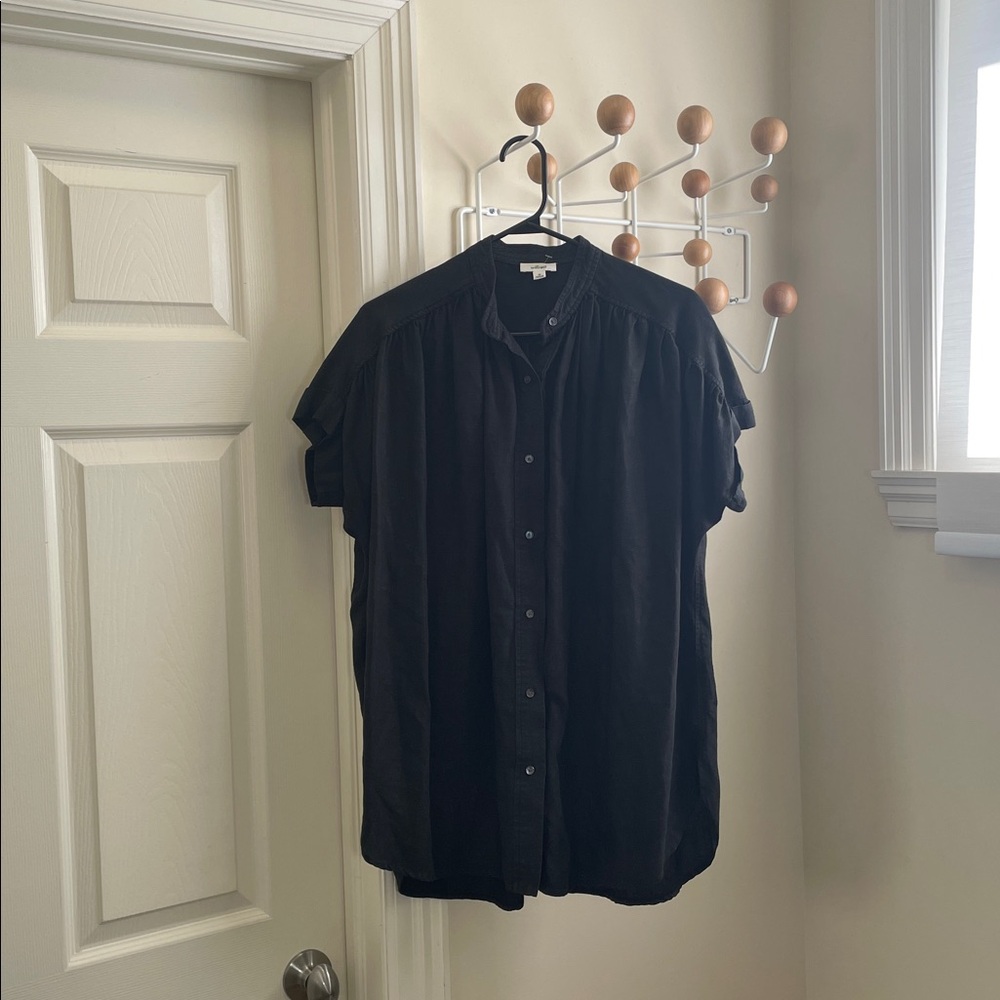 Aritzia - Wilfred - Short Sleeve Baggy Button Down Shirt - Black Charcoal - xs